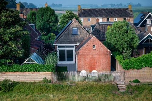 A szálláshely kívülről, Dyk hûs (Dyk hus) in Moddergat