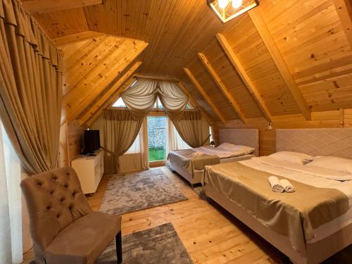 2 king beds