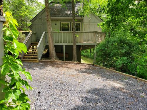 Bigfoot Bungalow - Lake acces & near Bryce Resort in Basye, USA