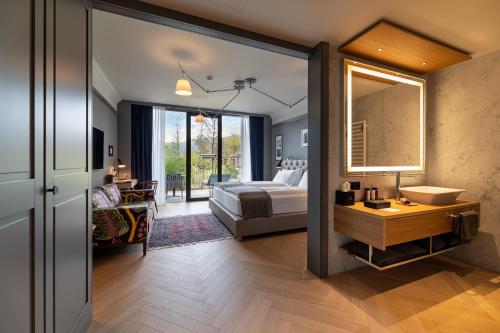 room detail thumbnail 1