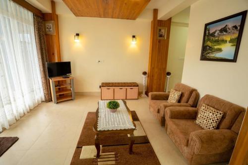 Double Room with Balcony image 7