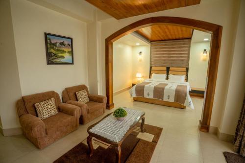 Double Room with Balcony image 5
