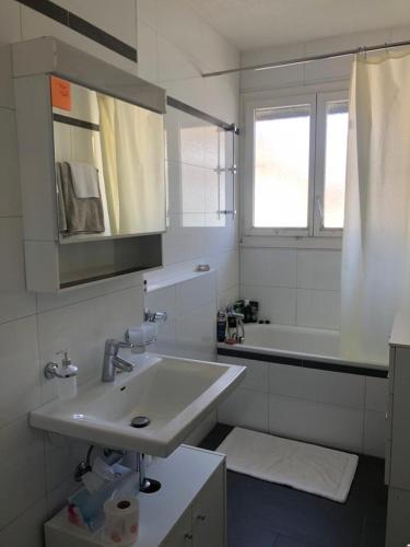 Ein Zimmer in einer 2-Zimmer-Wohnung im Zentrum in Zürich