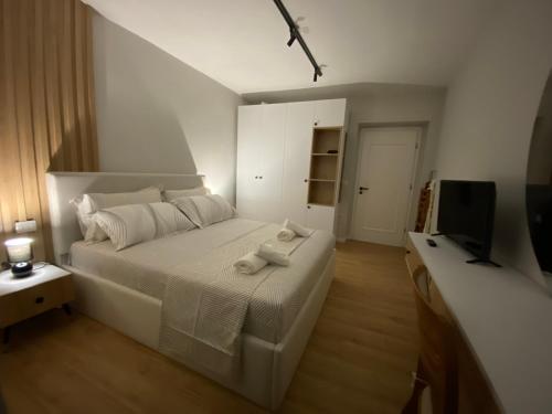 Lucas Downtown, Tirana (photo 2)