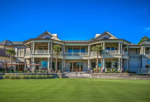 Luxury Updated 3 BR Stoney Creek Condo Harbourtown Bikes & Beach Gear included in Harbour Town