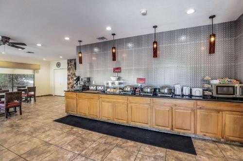 Food and beverages, Best Western Plus Sonora Oaks Hotel and Conference Center in Sonora (CA)