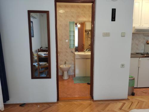 Studio Apartment with Sea View image 10
