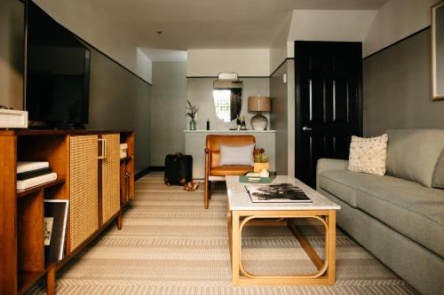 471559913 Hotel Emeline