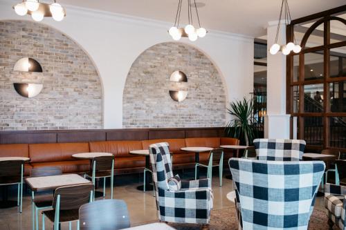 471560018 Hotel Emeline