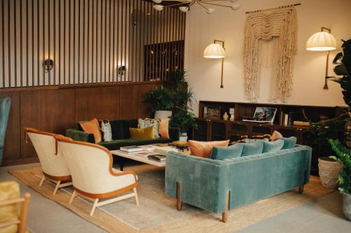 471560021 Hotel Emeline