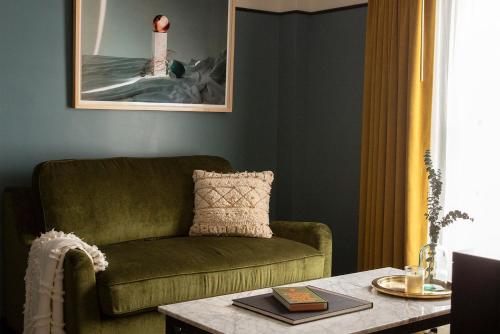 471560038 Hotel Emeline
