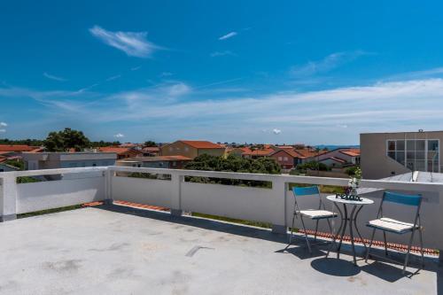 Apartments with parking space Vir - 21523 - image 3