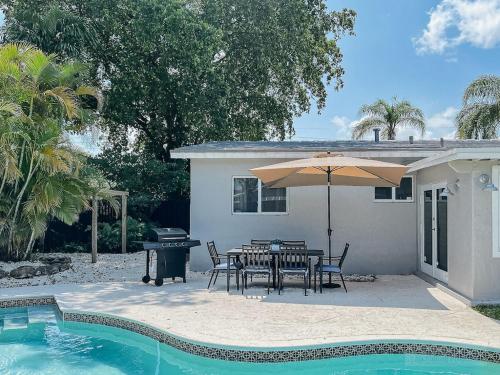 Oakland Oasis HEATED pool 2 King Beds Game Room BEACH 2.5 miles - image 4