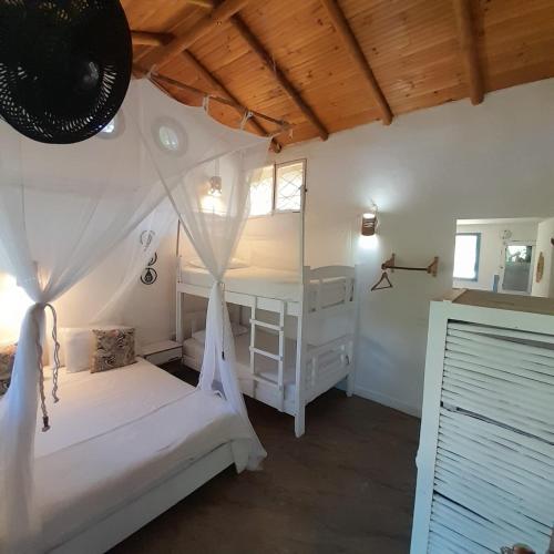 1 double bed, 1 bunk bed