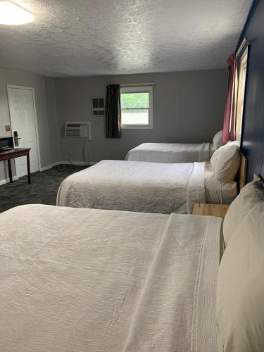 3 double beds