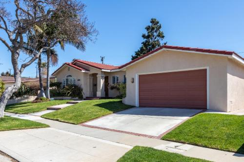 Stunning, Quiet Pvt Luxe Home! King Bed, Jacuzzi, Fire Pit, BBQ! Beautiful!, Лос-Анджелес (фото 7)