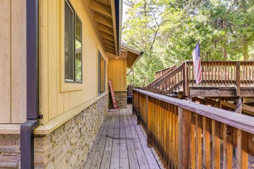 Cozy Mi-Wuk Village Cabin with Deck!