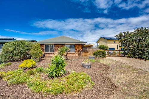 13 Kightley Rd - BYO Linen - Pets Negotiable - Wi-Fi in กูลวา