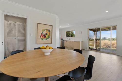 13 Kightley Rd - BYO Linen - Pets Negotiable - Wi-Fi in กูลวา