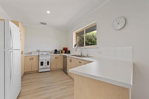 13 Kightley Rd - BYO Linen - Pets Negotiable - Wi-Fi in กูลวา