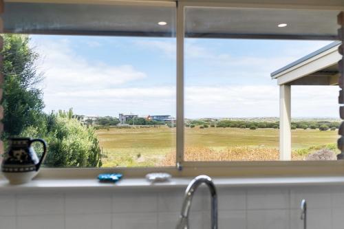 13 Kightley Rd - BYO Linen - Pets Negotiable - Wi-Fi in กูลวา