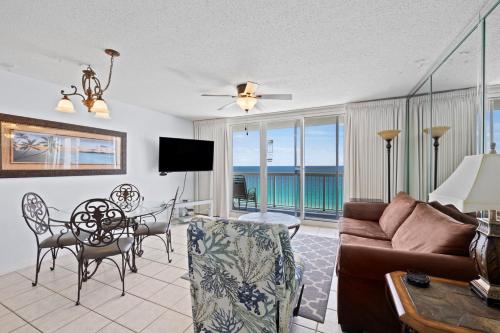 Guestroom, Pelican Beach 1707 by Pelican Beach Management near Louisiana Lagniappe