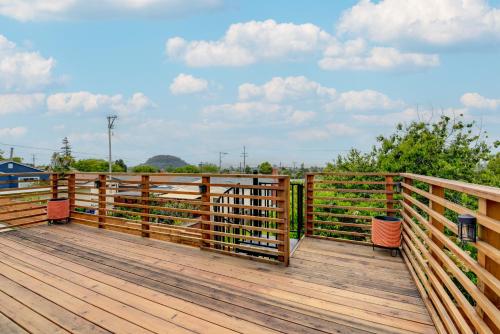 Pet-Friendly El Cerrito Home Deck, Sauna and Views!