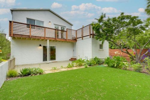 Pet-Friendly El Cerrito Home: Deck, Sauna & Views! in El Cerrito (CA)