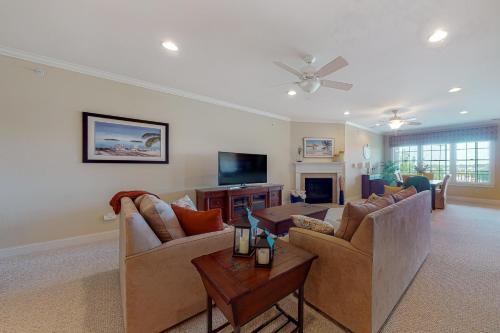 Bayside Resort --- 38415 Boxwood Terrace, Unit #302B thumb 4