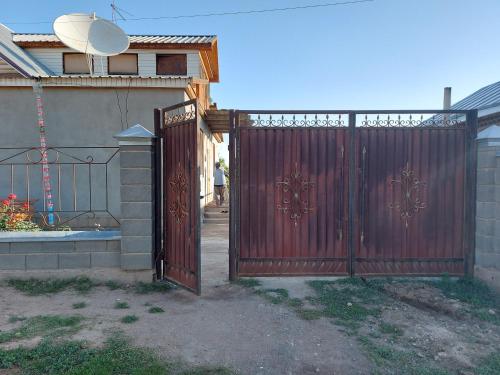 Dış Görünüm, Albi-Sabi in Bökönbayevo