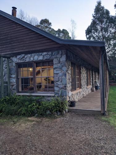 The Stone Hideaway - Your home in the mountains