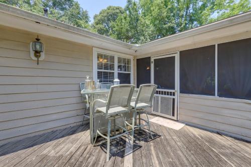 Jonesboro Home with Screened-In Porch and Fire Pit!