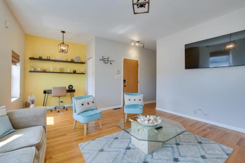 6 Mi to Dtwn Pet-Friendly Chicago Condo in Chicago, USA