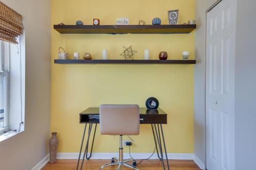 6 Mi to Dtwn Pet-Friendly Chicago Condo in Chicago, USA