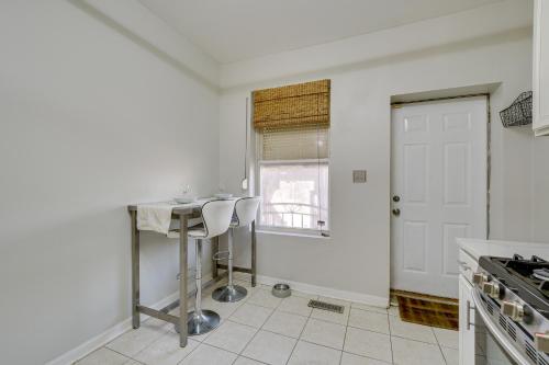 6 Mi to Dtwn Pet-Friendly Chicago Condo in Chicago, USA