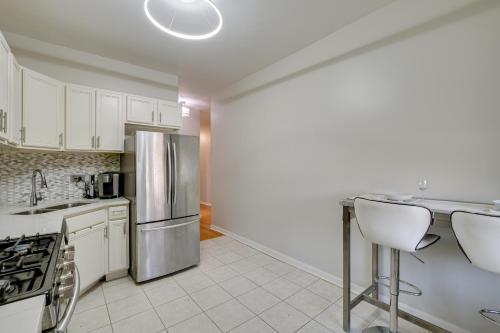 6 Mi to Dtwn Pet-Friendly Chicago Condo in Chicago, USA