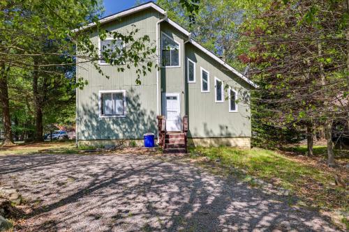 Family-Friendly Tobyhanna Vacation Rental with Deck! - Tobyhanna