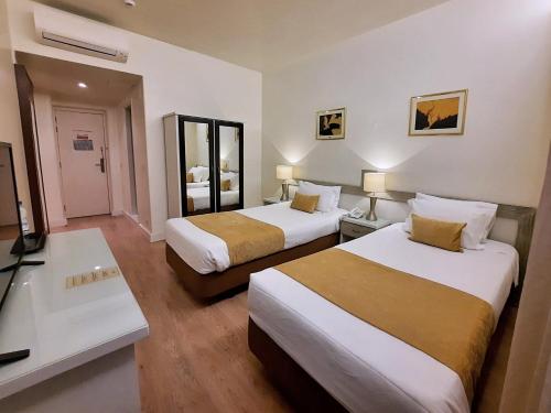 2 twin beds