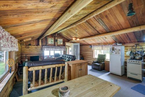 Peaceful Lakefront Cabin Getaway Dock, Fire Pit!