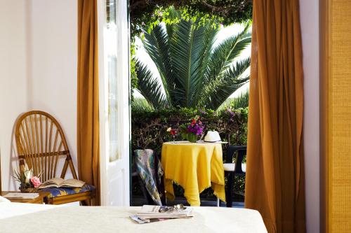 room detail thumbnail 2