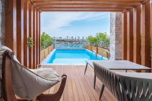 Chambre, vue sur la mer, accès direct à la piscine