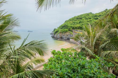 Spiaggia, The May Legend Catba in Cat Ba Island