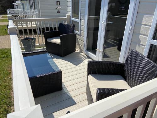 Balcony/terrace, Otters Rural Retreat - Private Hot-Tub & Free Golf for guests included in Shilbottle