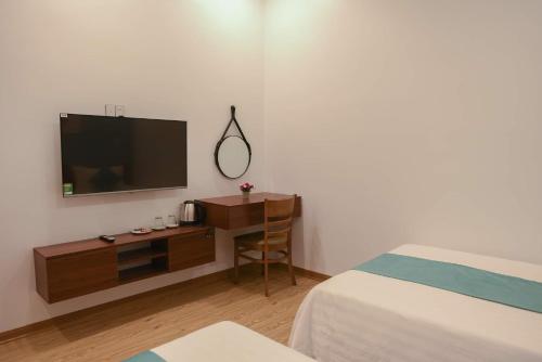 Double or Twin Room image 10
