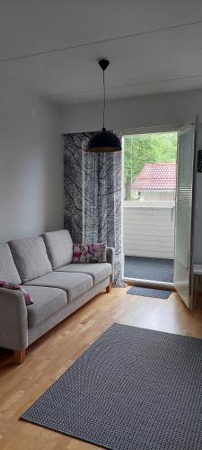 . Reissupesä