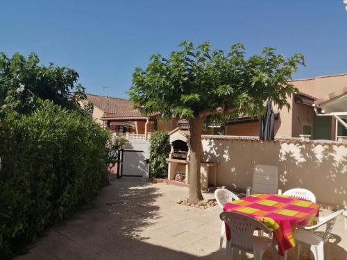 Villa plein sud, 4 couchages, en résidence LES ONDINES avec piscine commune, 500 m de la mer LROND28 - Location, gîte - Portiragnes