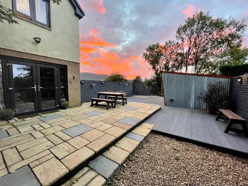 Stylish, central studio with kitchen & large deck
