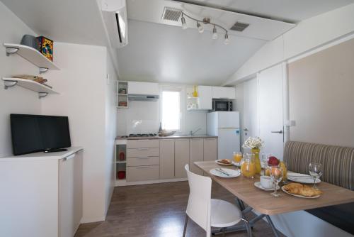 2 bedrooms, 4 beds