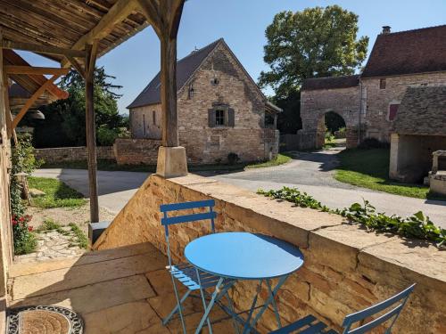 La Grange de la Porterie - Magnificent House and Barn Conversion in Historic village