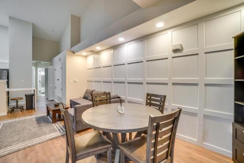 16 Mi to DIA Townhome with Fireplace in Aurora 16 Mi to DIA Townhome with Fireplace in Aurora